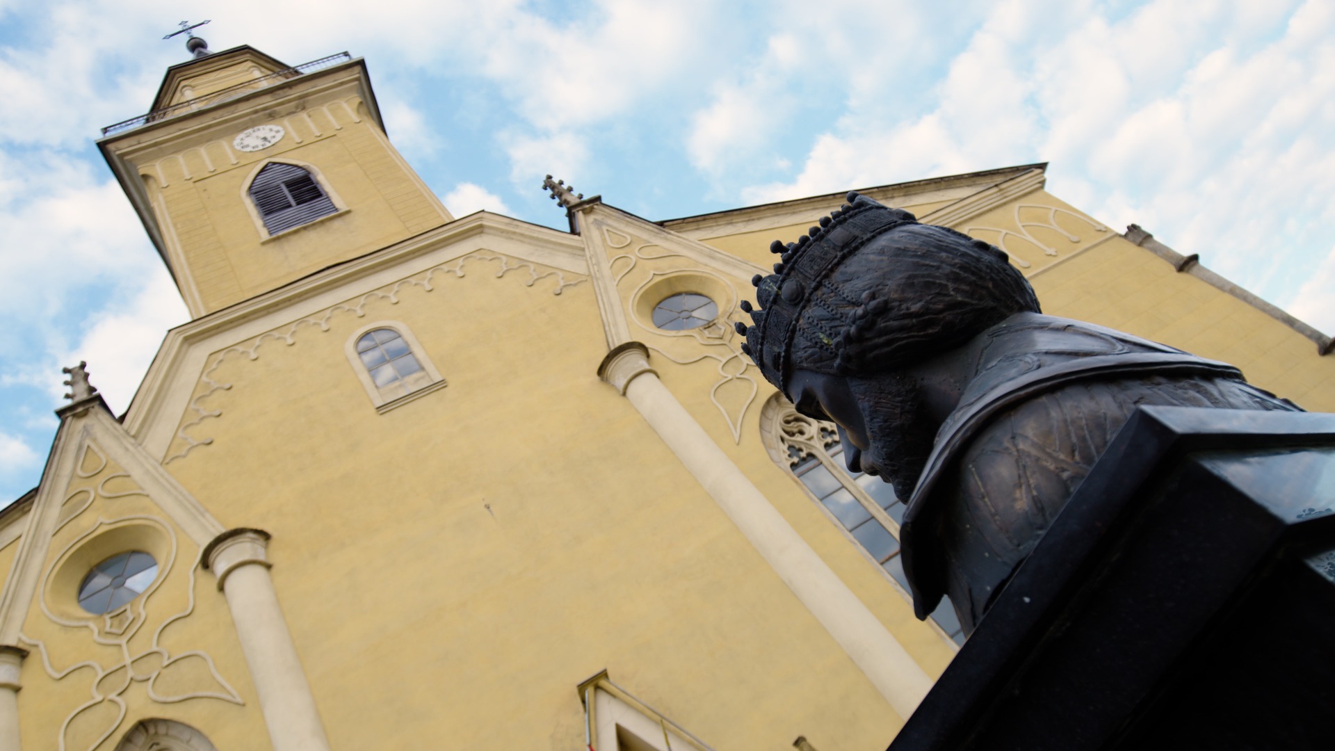 Szent István király szobra Beregszászban
