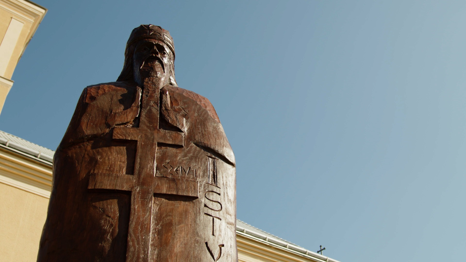 Szent István király szobra Sárosorosziban